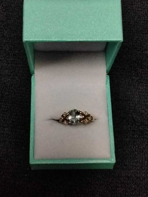 Women's Ring - Solitaire - Yellow Gold 10k (.417) 2.4 grams Size 7