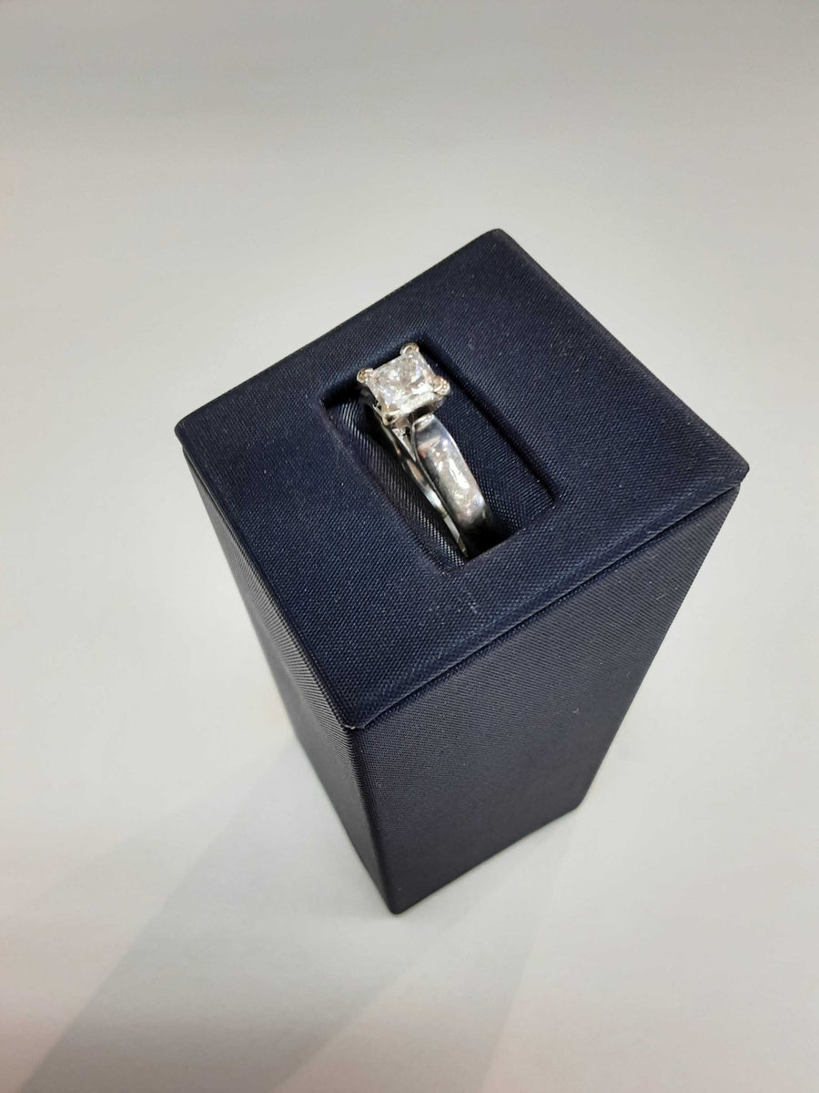Women's Ring - Solitaire - White Gold 14k (.585) 4.8 grams Size 8.5