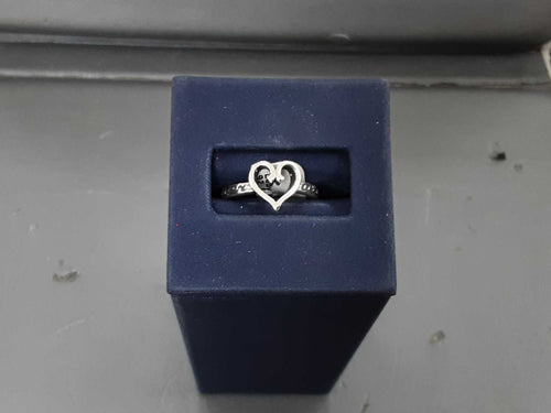 Women's Ring - Silver 2.6 grams Size 5