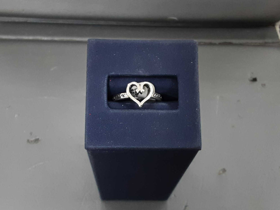 Women's Ring - Silver 2.6 grams Size 5