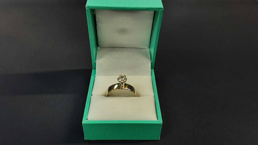 Women's Ring - Solitaire - Yellow Gold 10k (.417) 2.54 grams Size 8