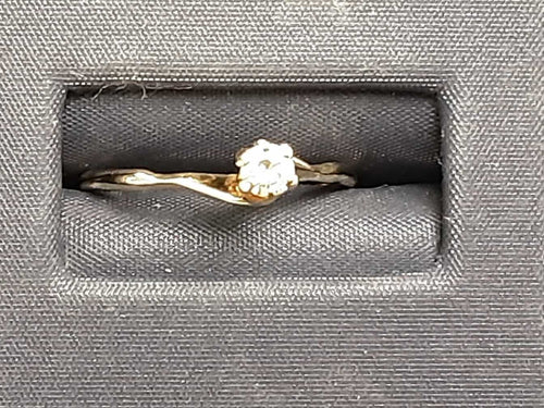 Women's Ring - Solitaire - Yellow Gold 14k (.585) 1.7 grams Size 7