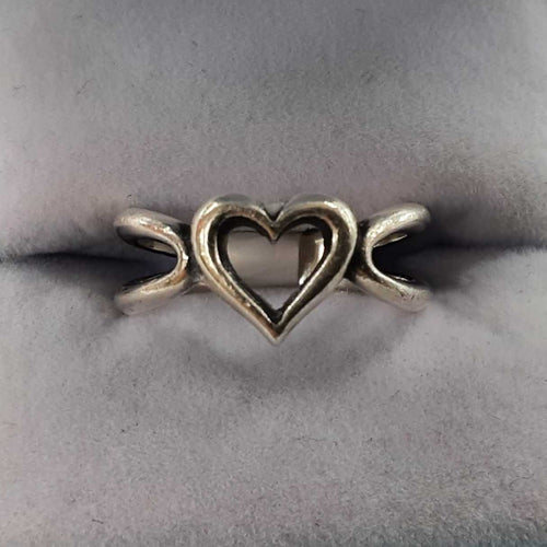 Women's Ring - Silver 4.2 grams Size 7