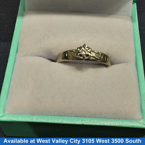 Women's Ring - Solitaire - White Gold 10k (.417) 1.8 grams Size 7