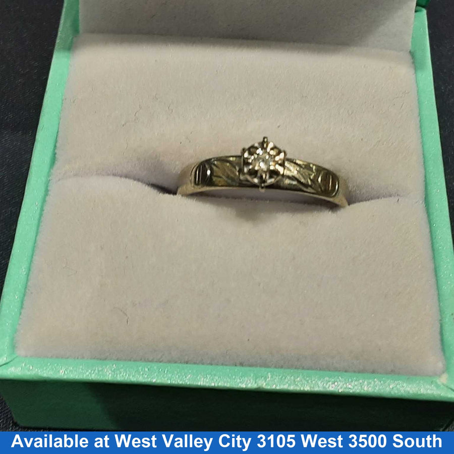 Women's Ring - Solitaire - White Gold 10k (.417) 1.8 grams Size 7
