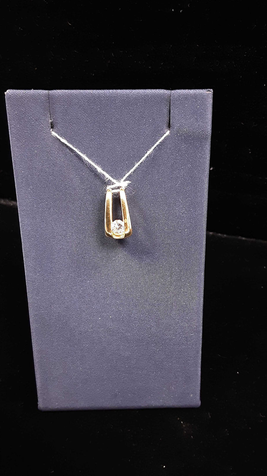 Diamond Pendant - Yellow Gold 14k (.585) 1.8 grams