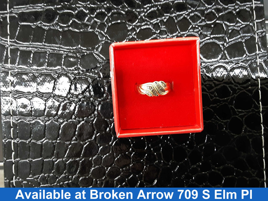 Women's Ring - Yellow Gold 10k (.417) 3.3 grams Size 7