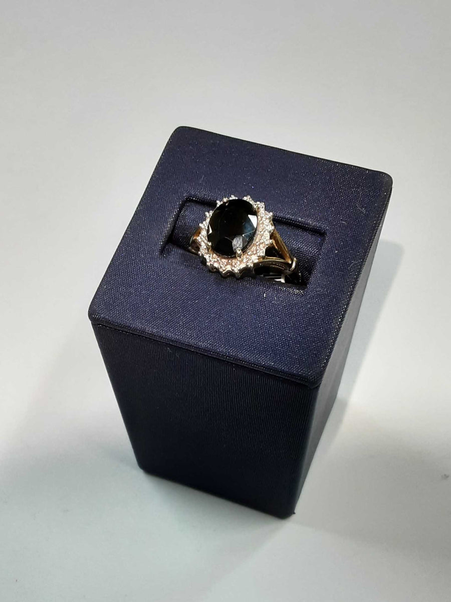 Women's Ring - Yellow Gold 10k (.417) 3.6 grams Size 7