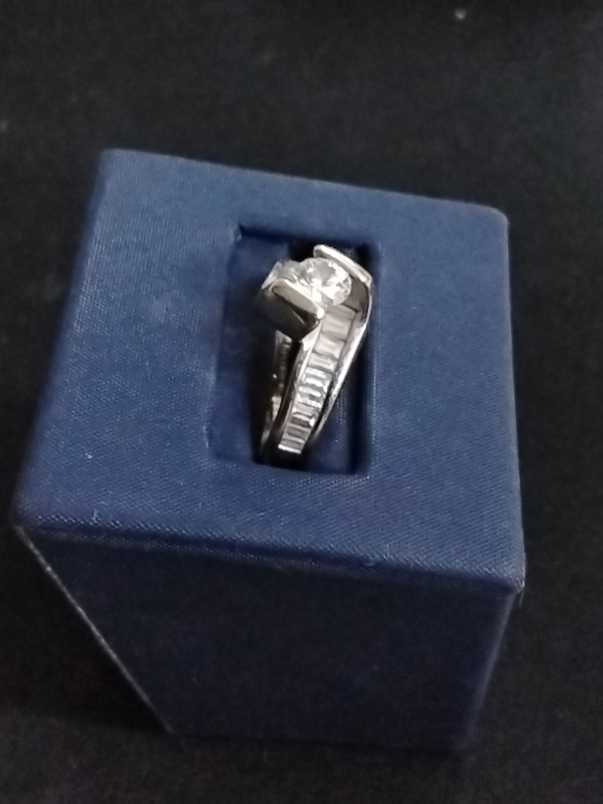 Women's Ring - Solitaire - White Gold 14k (.585) 5.3 grams Size 7