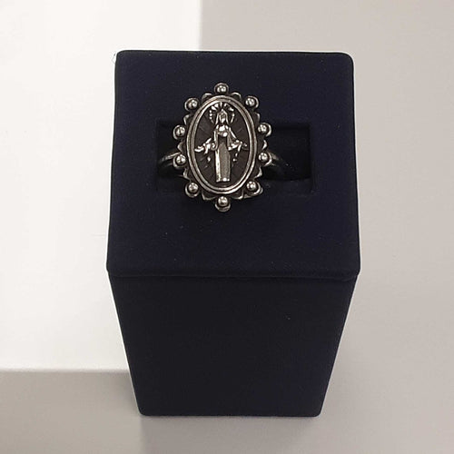 Women's Ring - Silver 7.8 grams Size 8
