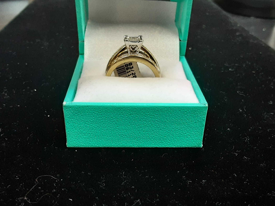 Women's Ring - Yellow Gold 10k (.417) 4.7 grams Size 7.5