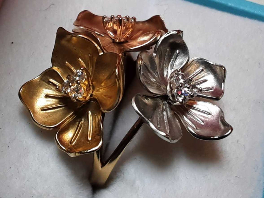 Women's Ring - Tricolor Gold 14k (.585) 4.8 grams Size 6.5