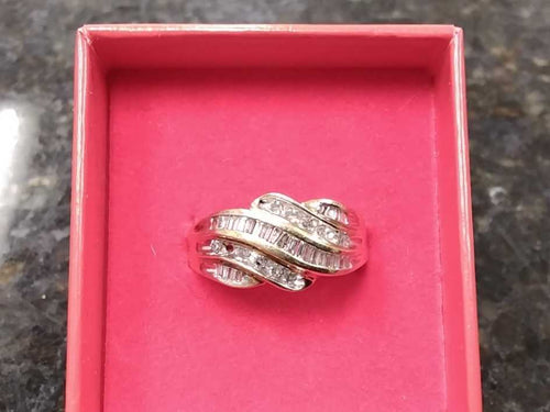 Women's Ring - Yellow Gold 10k (.417) 4.8 grams Size 8