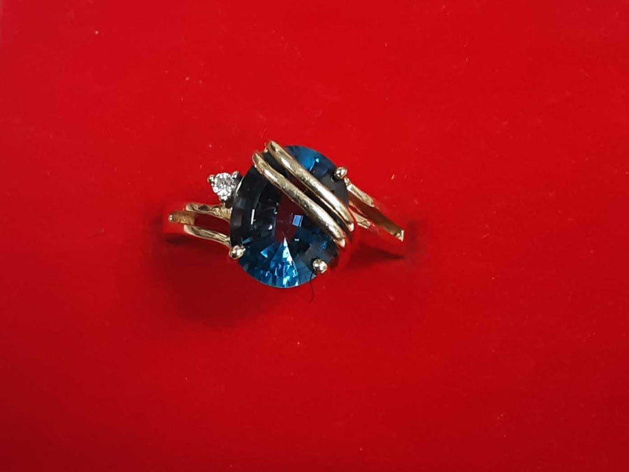 Women's Ring - Yellow Gold 14k (.585) 3.9 grams Size 6
