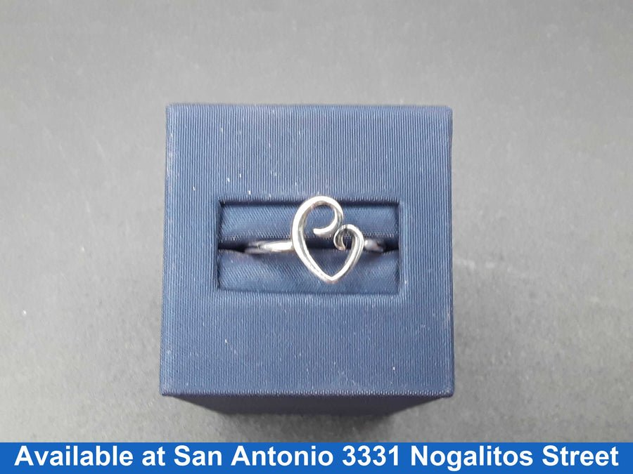 Women's Ring - Silver 1.7 grams Size 8.5