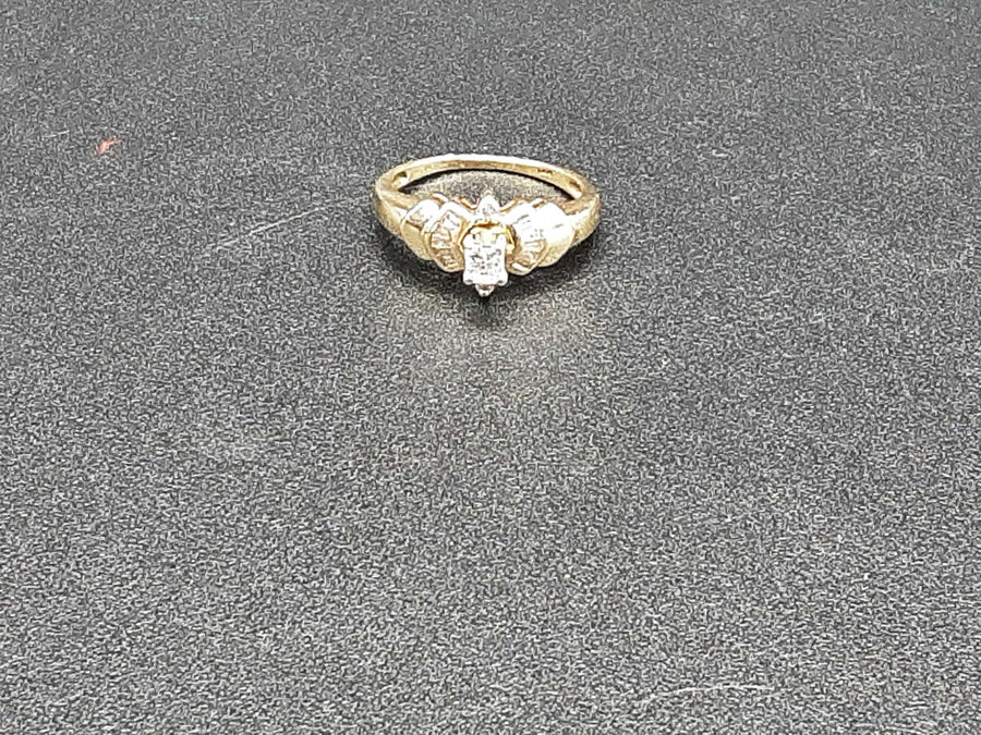 Women's Ring - Yellow Gold 14k (.585) 3.2 grams Size 6.5