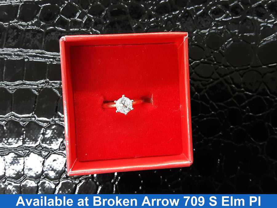 Women's Ring - Solitaire - Yellow Gold 14k (.585) 2.7 grams Size 20