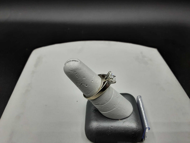 Lady's Ring - Solitaire White Gold 14k (.585) 4.1 grams Size 6.5