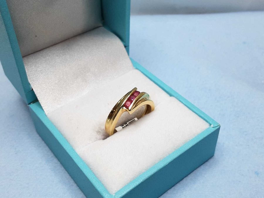 Women's Ring - Yellow Gold 14k (.585) 3.5 grams Size 5.5