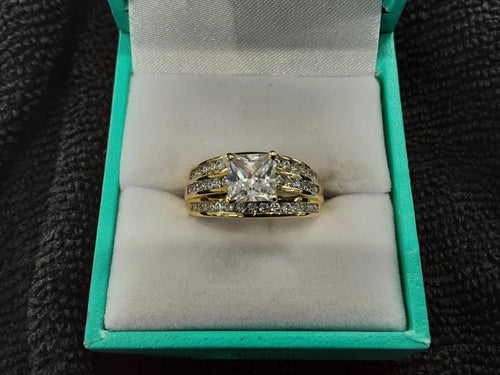 Women's Ring - Yellow Gold 10k (.417) 3.4 grams Size 7