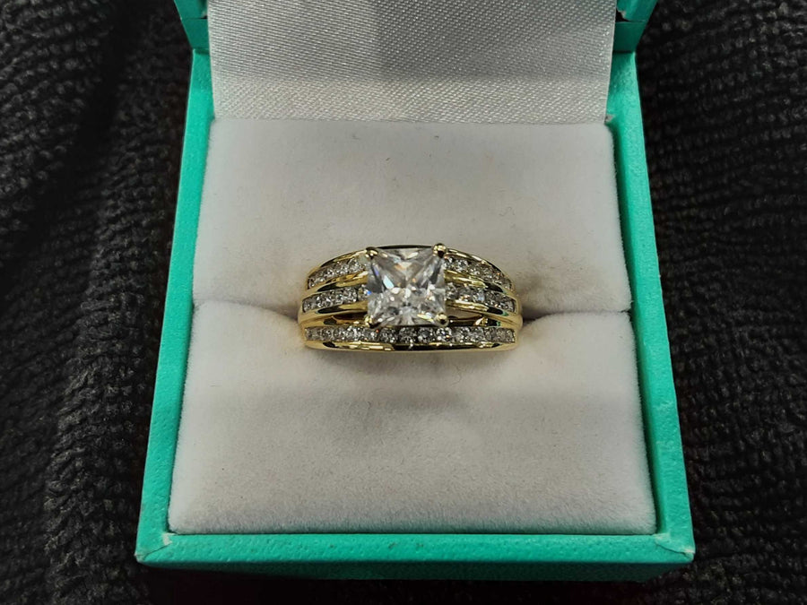 Women's Ring - Yellow Gold 10k (.417) 3.4 grams Size 7