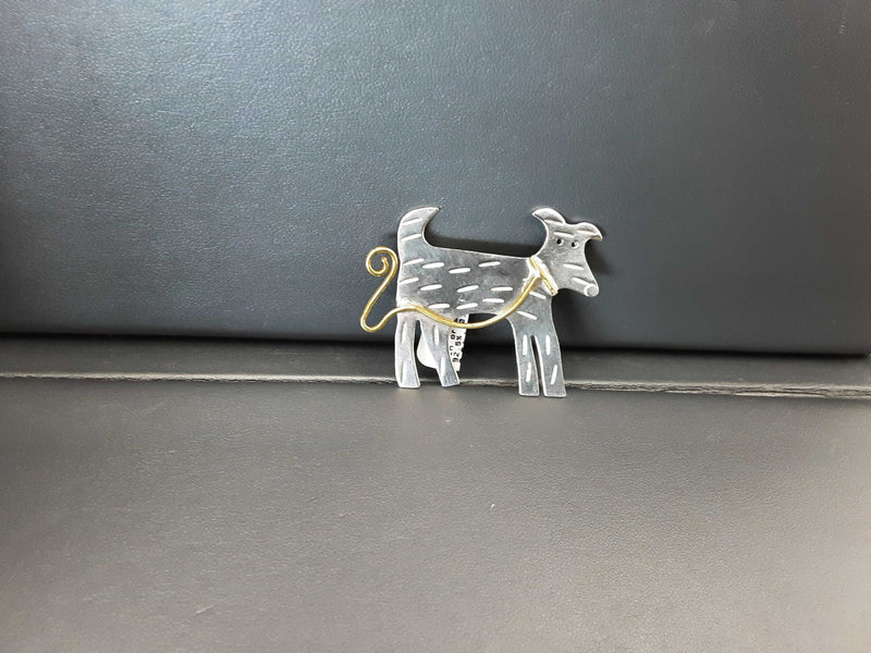 Pin / Broach Silver 10.9 grams