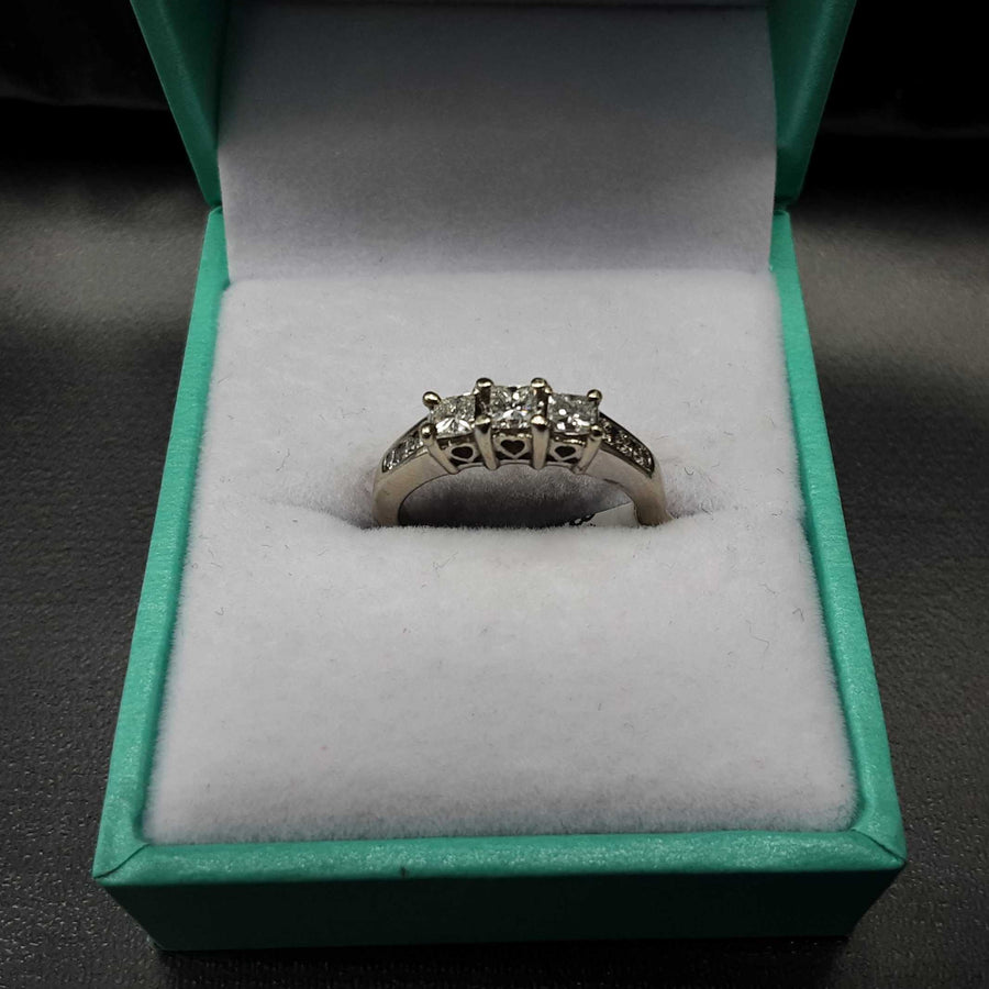 Women's Ring - White Gold 14k (.585) 3.1 grams Size 5.5