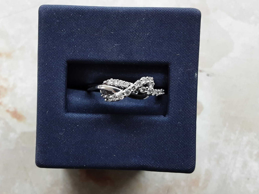 Women's Ring - White Gold 10k (.417) 2.2 grams Size 20