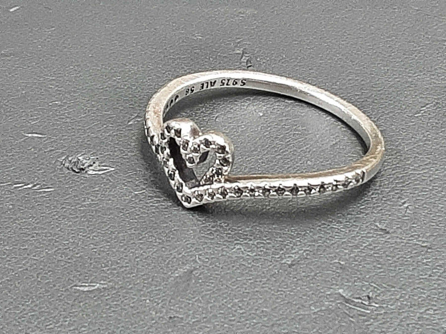 Women's Ring - Silver 1.8 grams Size 8