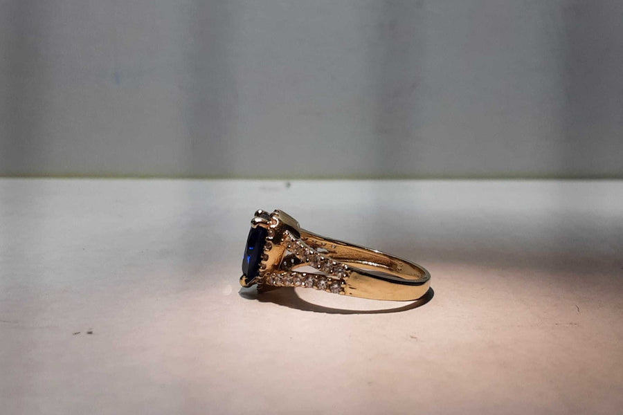 Women's Ring - Yellow Gold 10k (.417) 3.9 grams Size 8.5