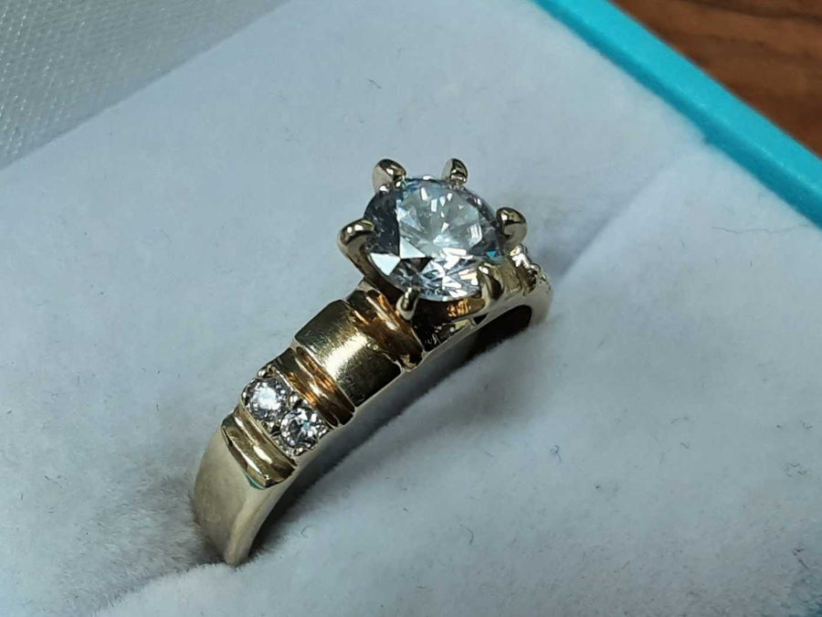 Women's Ring - Anniversary - Yellow Gold 10k (.417) 1.7 grams Size 6