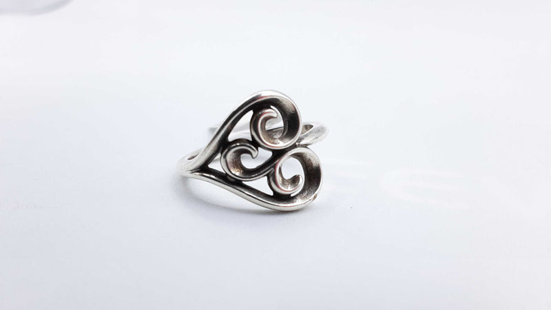 James Avery Retired Heart Scroll Ring