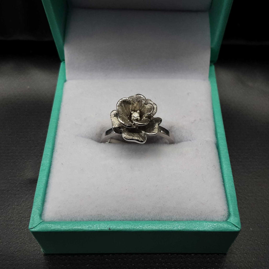 Women's Ring - White Gold 10k (.417) 3.7 grams Size 6.5