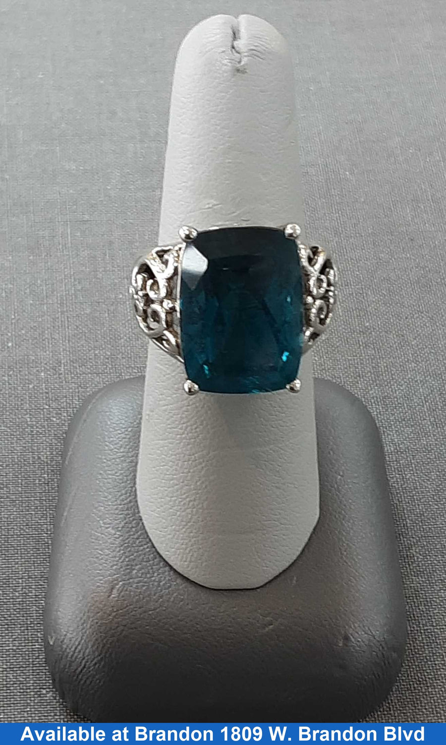 Women's Ring - Silver 7.7 grams Size 7.5