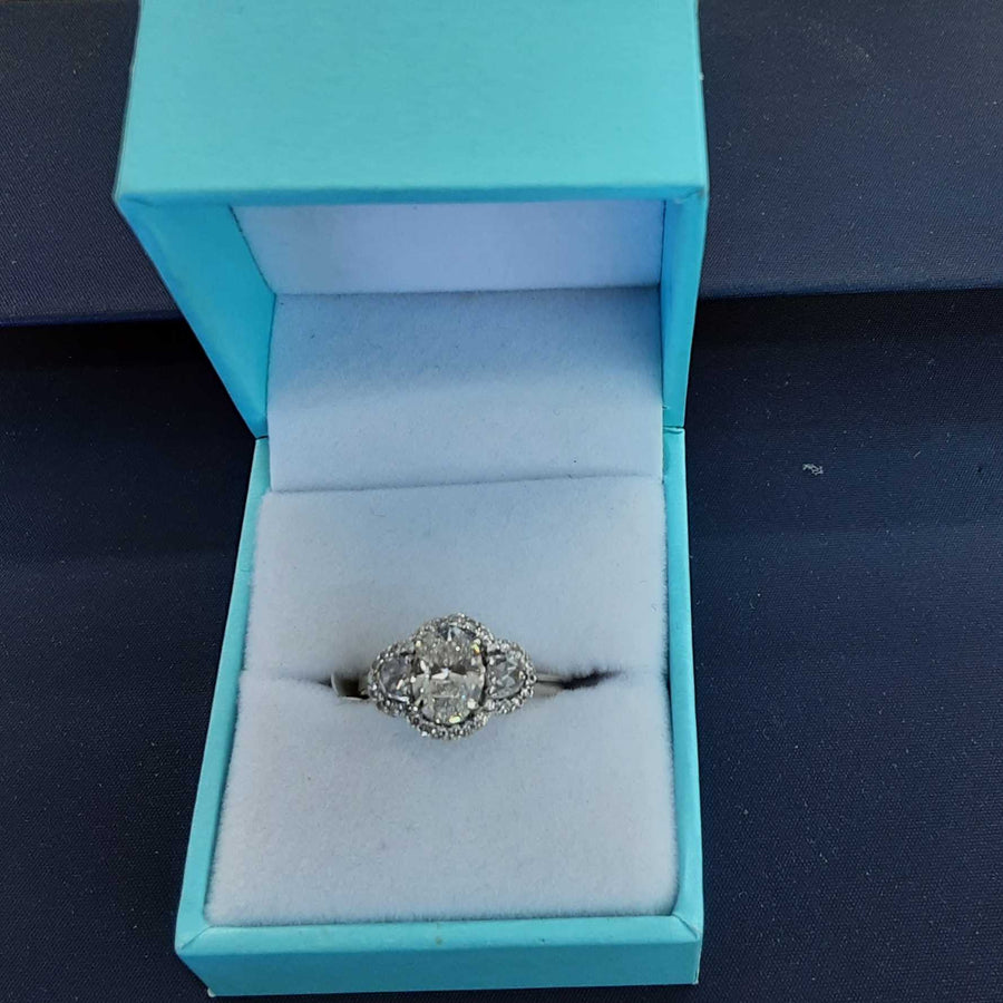 Women's Ring - White Gold 18k (.750) 4.8 grams Size 6