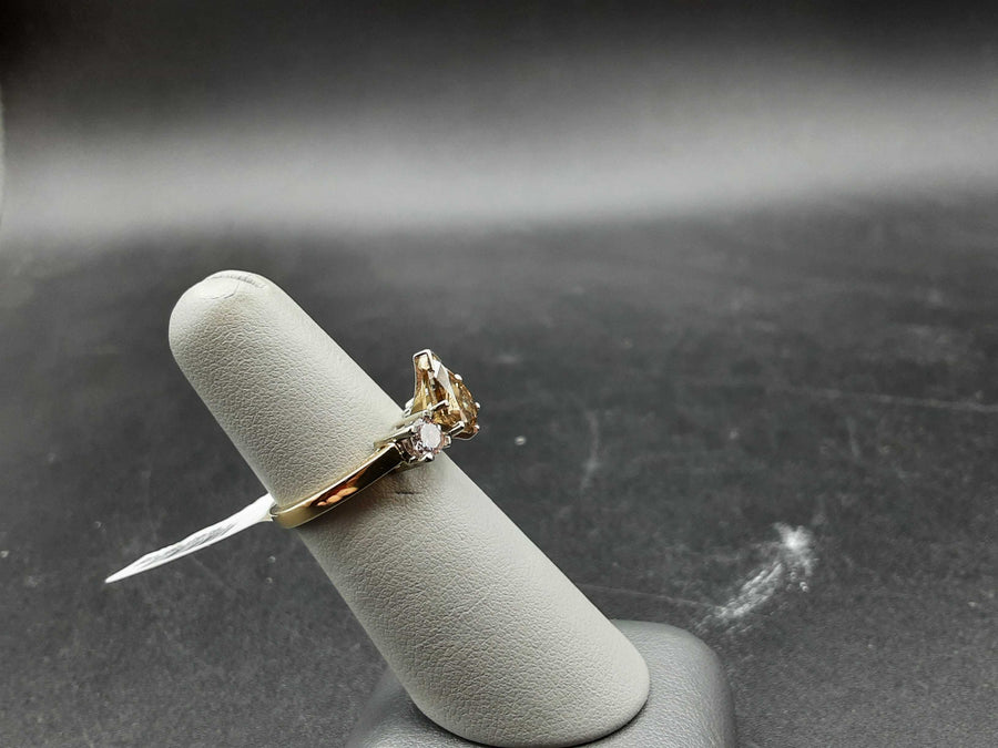 Women's Ring - Yellow Gold 14k (.585) 3.8 grams Size 6