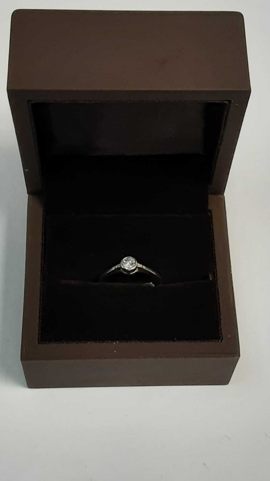 Women's Ring - Solitaire - Silver 2.2 grams Size 8.5
