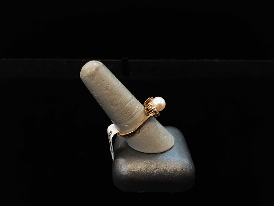 Women's Ring - Yellow Gold 10k (.417) 3.7 grams Size 8.5