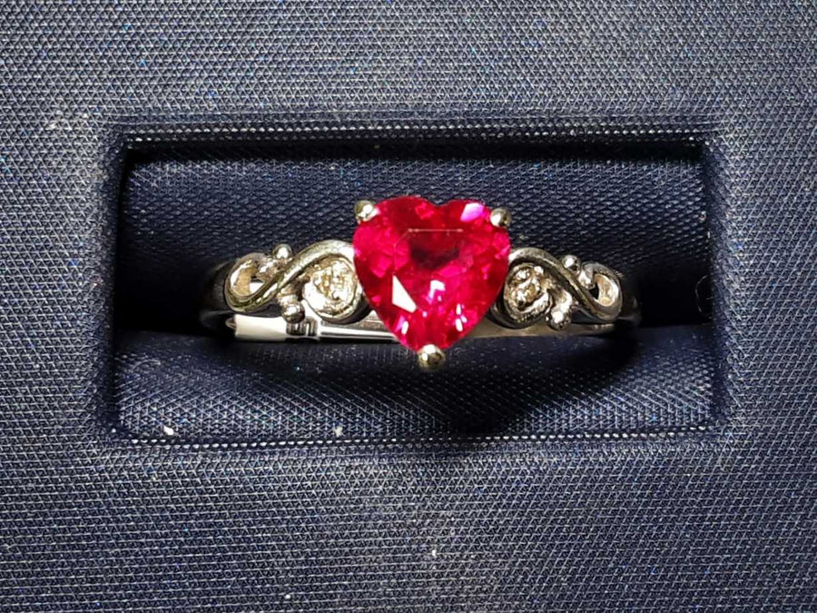 Women's Ring - White Gold 10k (.417) 1.8 grams Size 7