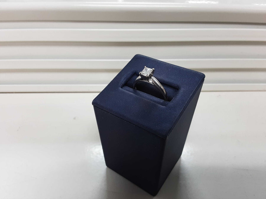 Women's Ring - Solitaire - White Gold 14k (.585) 2.7 grams Size 7
