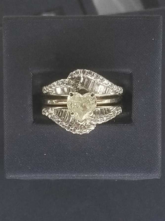 Women's Ring - White Gold 14k (.585) 7.1 grams Size 9.5