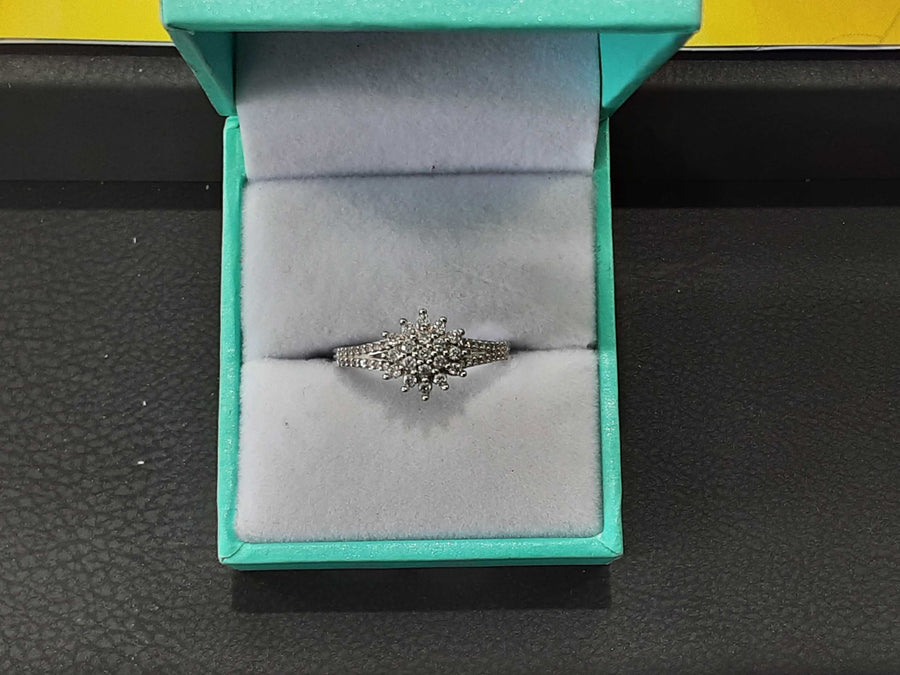 Women's Ring - White Gold 10k (.417) 2.3 grams Size 7.5