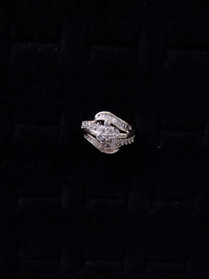 Women's Ring - Yellow Gold 10k (.417) 3.9 grams Size 20