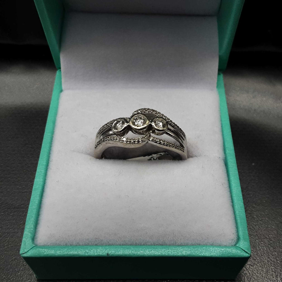 Women's Ring - White Gold 10k (.417) 3.8 grams Size 8
