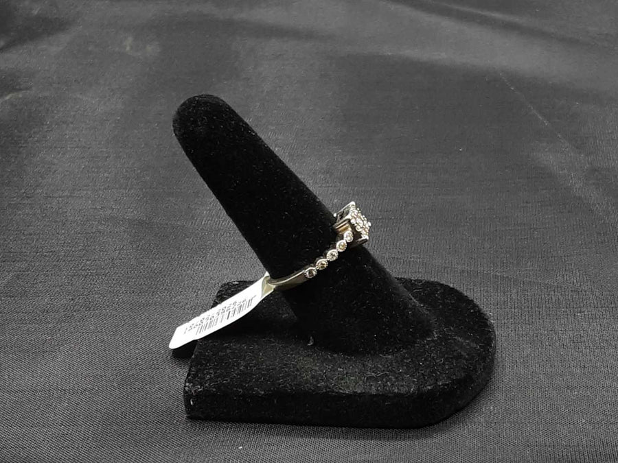 Women's Ring - White Gold 10k (.417) 2.6 grams Size 5.5