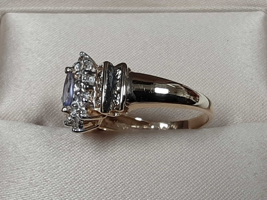 Women's Ring - Yellow Gold 10k (.417) 3 grams Size 7.5