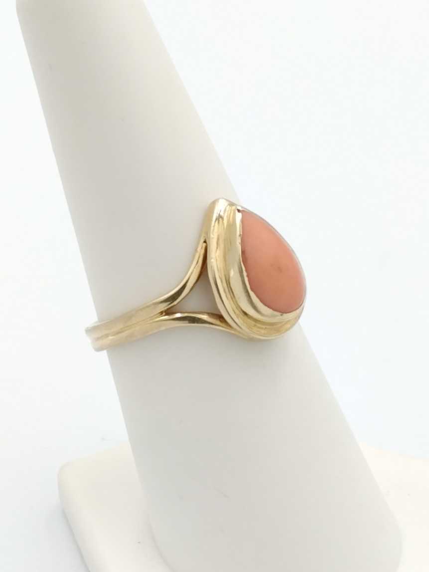 Women's Ring - Yellow Gold 14k (.585) 3.2 grams Size 7.5