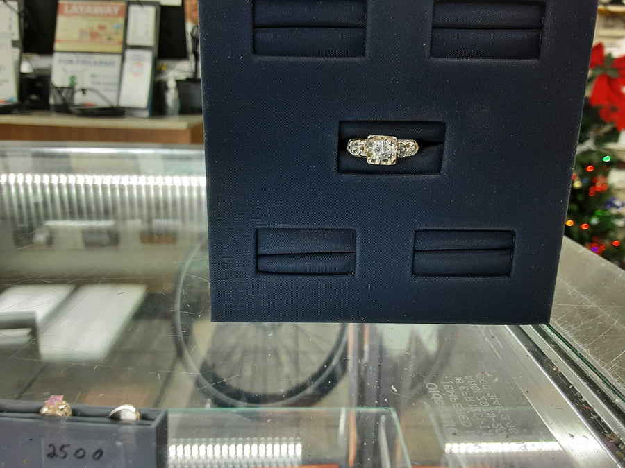 Women's Ring - White Gold 14k (.585) 4.3 grams Size 20