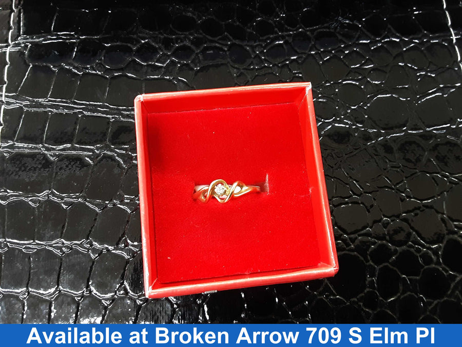 Women's Ring - Solitaire - Yellow Gold 10k (.417) 1.9 grams Size 6