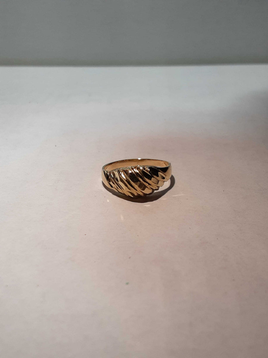 Women's Ring - Yellow Gold 10k (.417) 1.6 grams Size 4